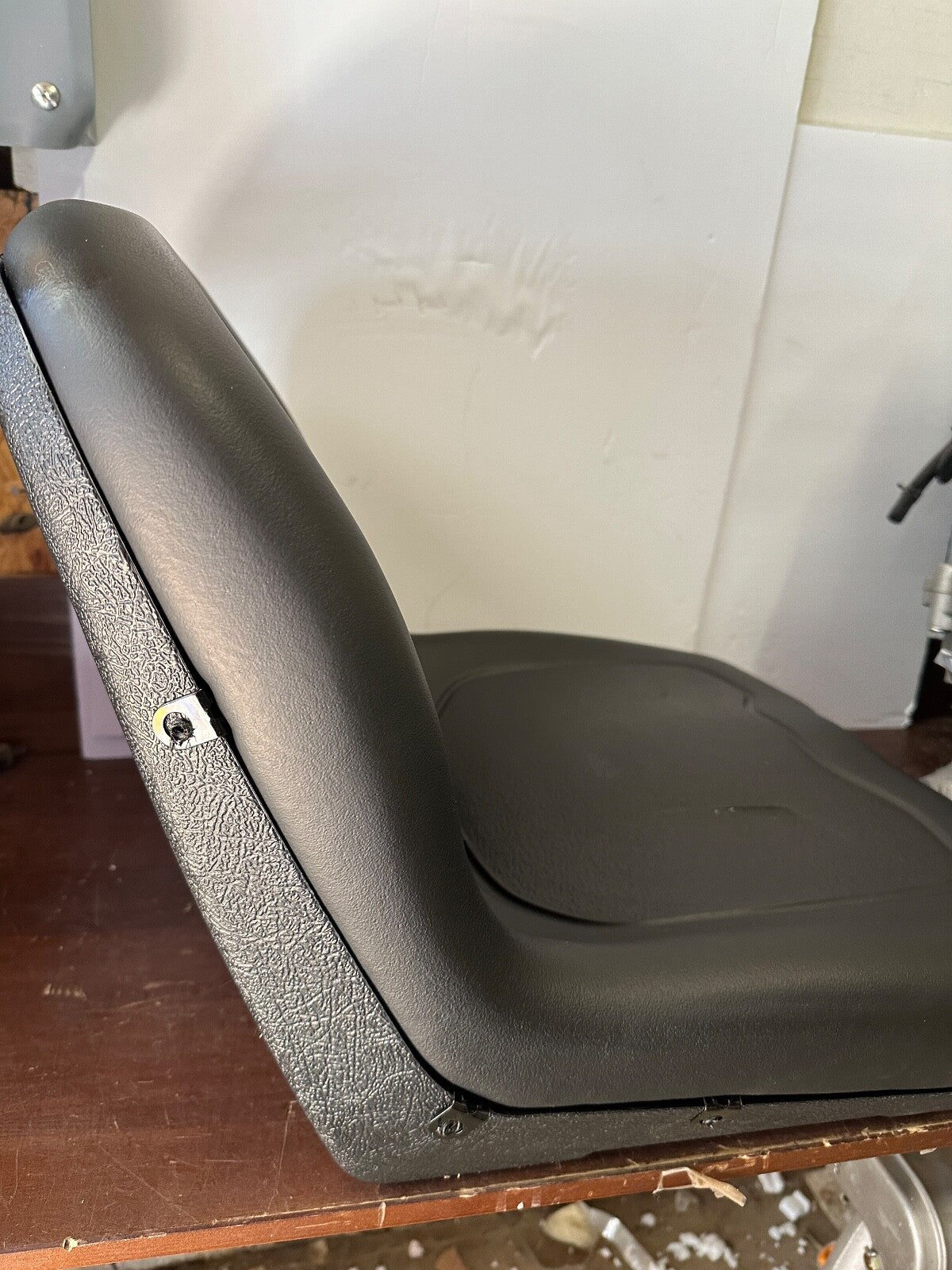 Replacement Seat for John Deere 240, 250, 260, 280, 313